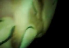 Petite Latina در جوراب ساق بلند و گربه اسباب بازی سکسدوجنسهها