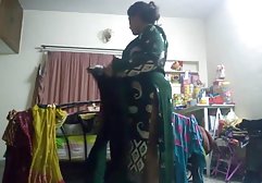 مادر بیدمشک ناپدری خواهر سکس دختر با دوجنسه و مادر خود را اغوا می کند