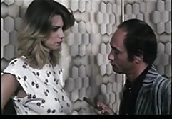 زن مسن انگشت خودش را دوجنسه گروهی می زد