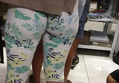لب های صورتی و باسن دور دوجنسه گروهی